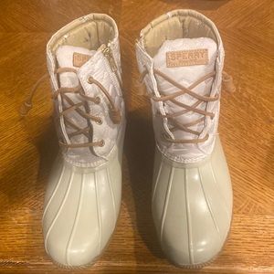 Sperry Topsider womens lace up with side zipper quilted top boots size 10